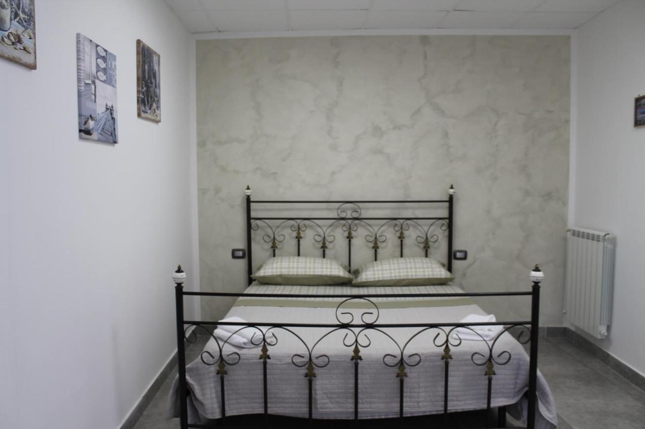 Riccia, Frolla E Babba Appartement Napels Kamer foto